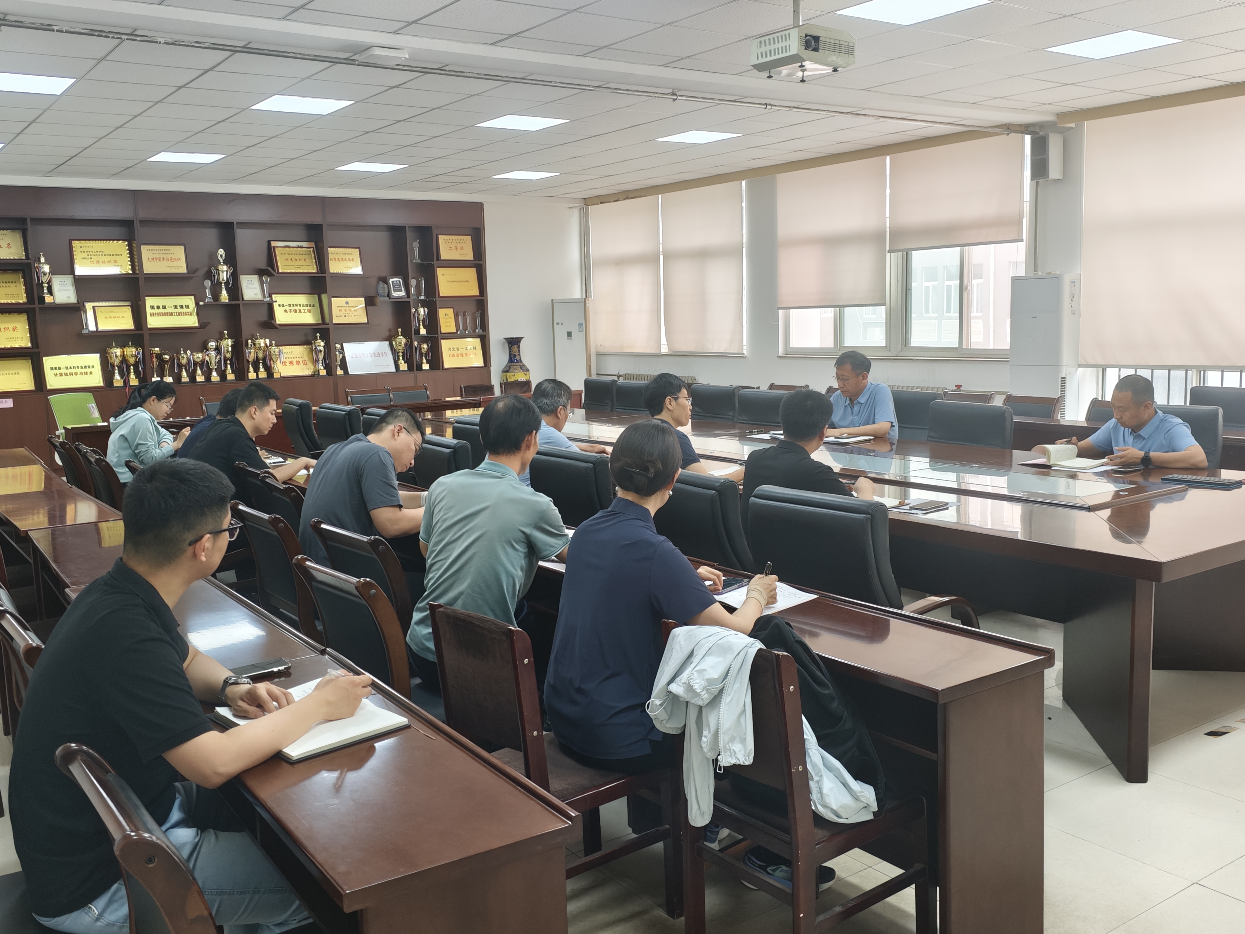 树立和践行正确政绩观学习教育推进会2.jpg
